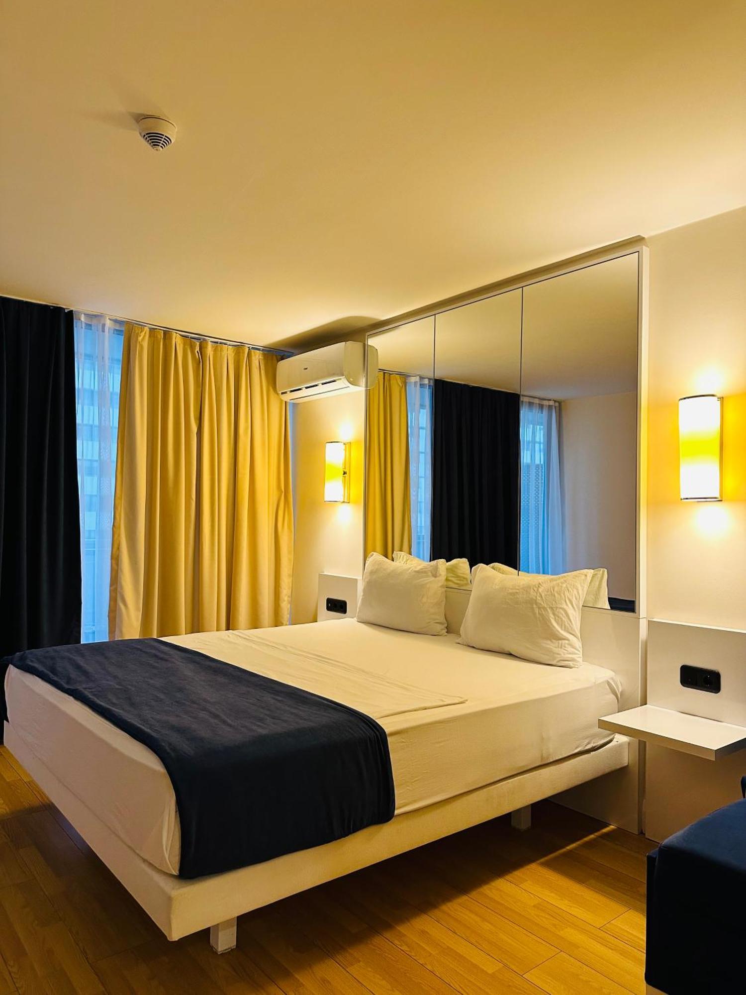 Hotel New Orbi Batumi Exterior foto